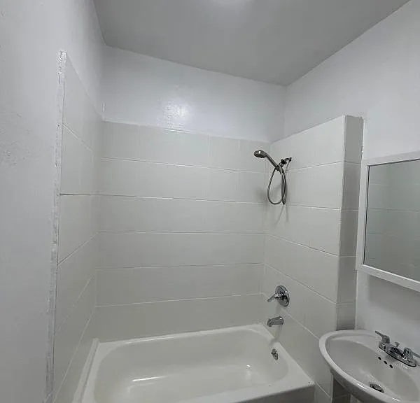 433 W 4th St #433 — Photo 9