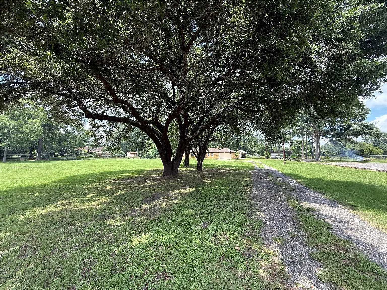 4 bed, 2.5 bath, $2,150 — Photo 2