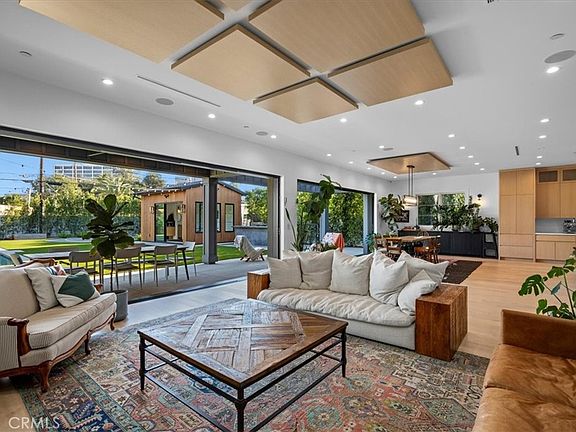 4th image of 16702 La Maida St