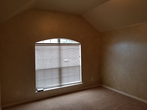 3rd image of 8013 Riverwalk Trl