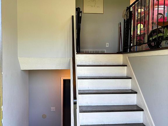 3rd image of 346 Lee St