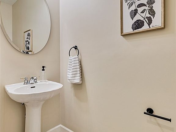 4th image of 126 Newcomer Rd