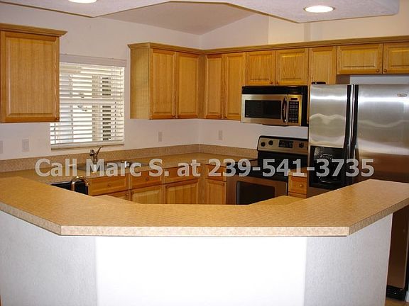 4th image of 926 NE Van Loon Ln