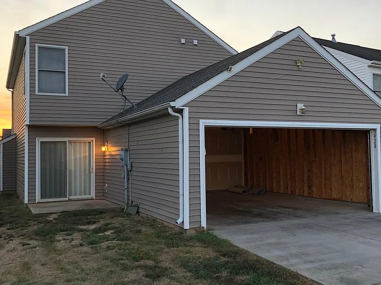 3928 Hay Market Dr — Photo 2