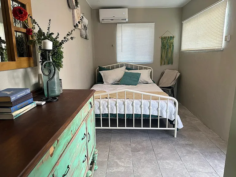 208 University Blvd SE — Photo 10
