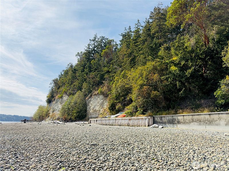 5th image of 2197 Parker Road