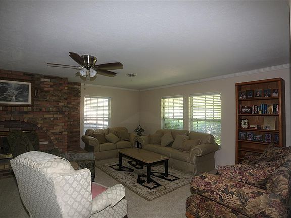 3rd image of 1100 Southwood Dr