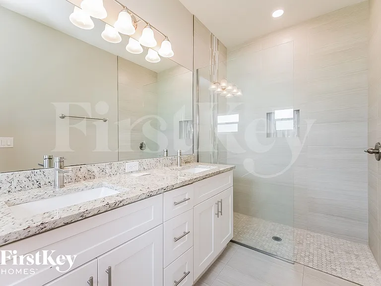3757 NE 14th Ave — Photo 10
