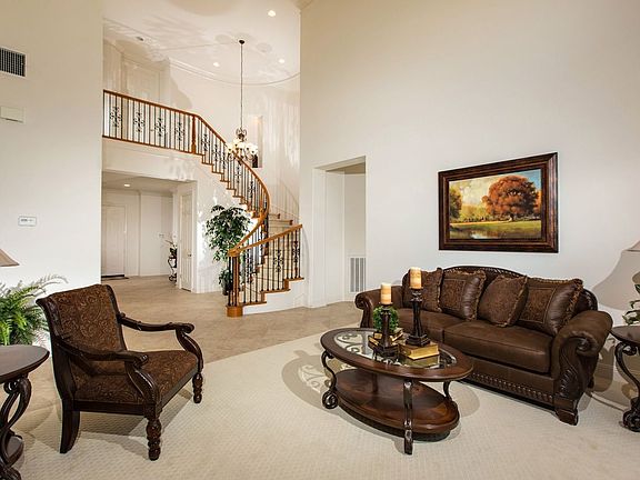 Staircase to upstairs bdrms