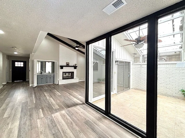 5202 Metcalf — Photo 20