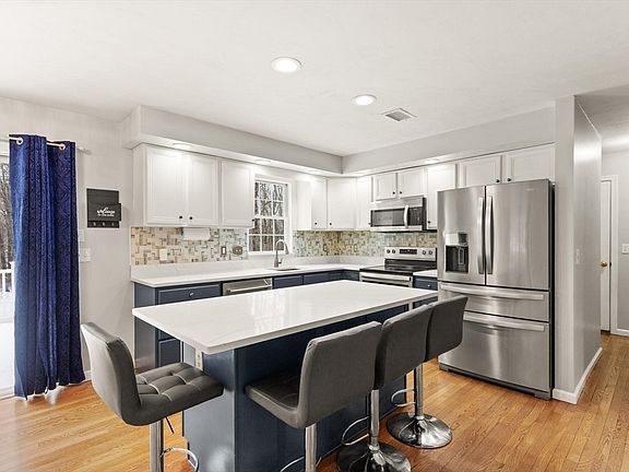 5th image of 19 Amherst Rd