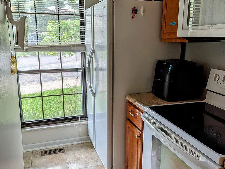 554 E Graham Pl — Photo 13