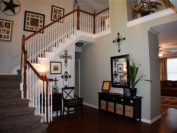 3rd image of 2015 Clubview Dr
