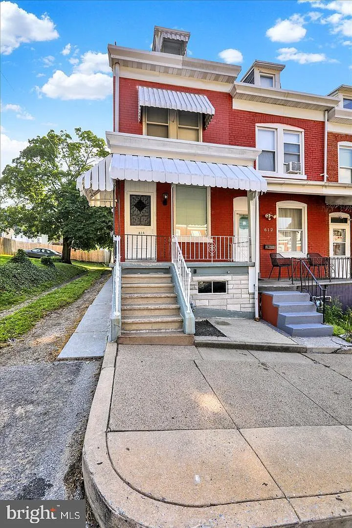3 bed, 1248 sqft, $1,800 — Photo 1