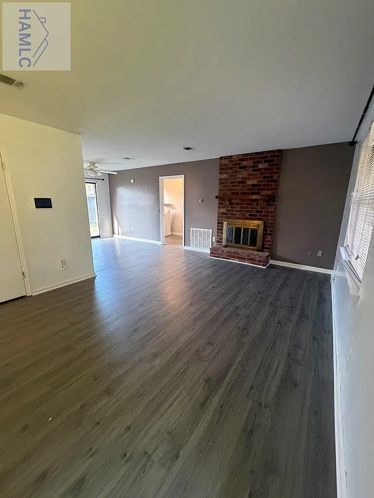 3 bed, 1.5 bath, 1242 sqft, $1,600 — Photo 3