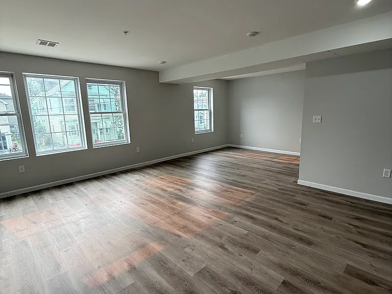 388-390 S 6th St #3 — Photo 3