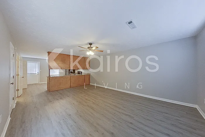 160 Deer Pkwy — Photo 5