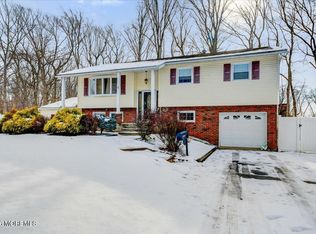 4 Willow Grove Way, Manalapan, NJ 07726