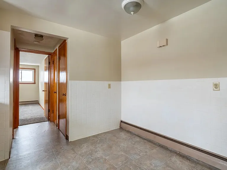 1240 Center Rd — Photo 11