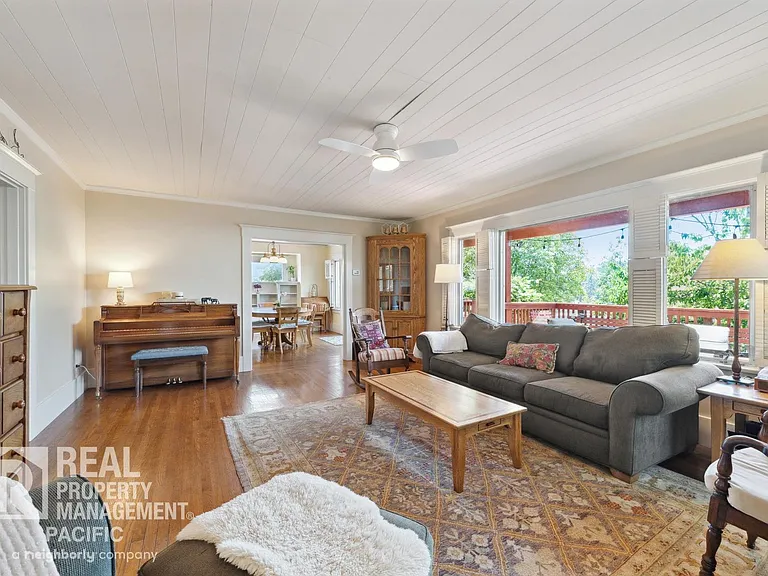 1550 Beverly Pl — Photo 6