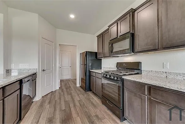 3070 Chillingham Dr — Photo 11