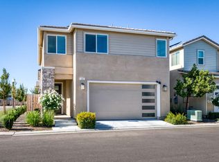 501 Farmhouse Ln, Clovis, CA 93619