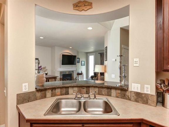 2nd image of 1376 Huckleberry Cir