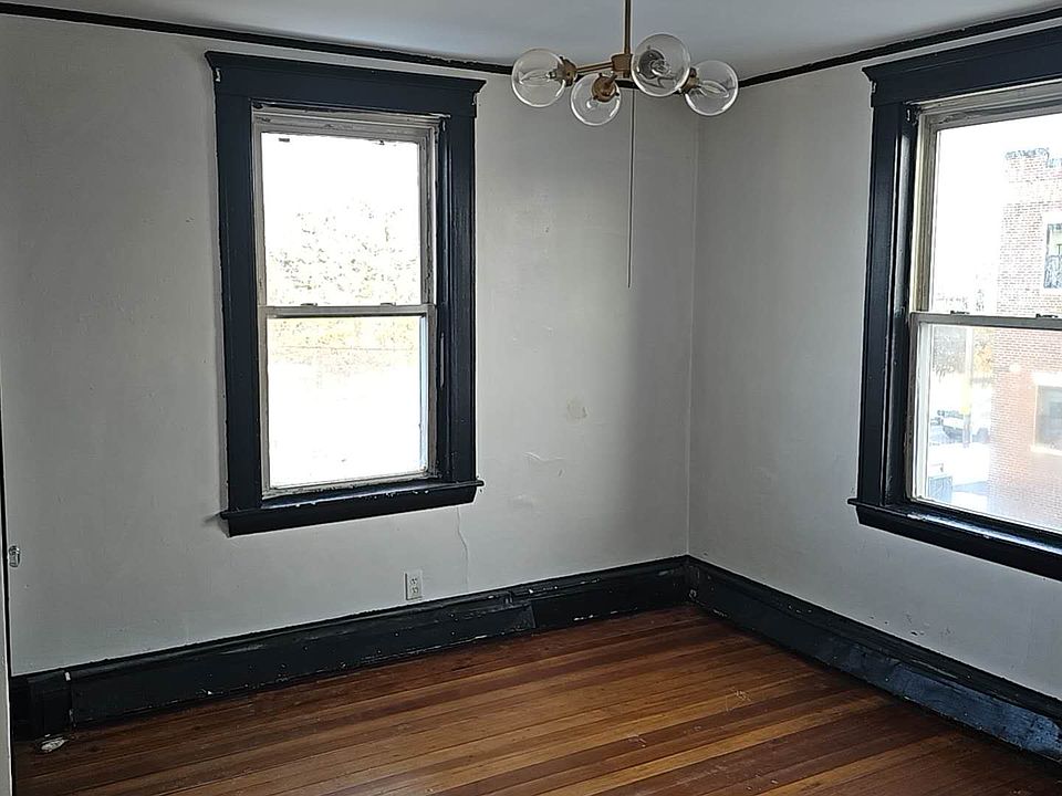 Building Photo 4