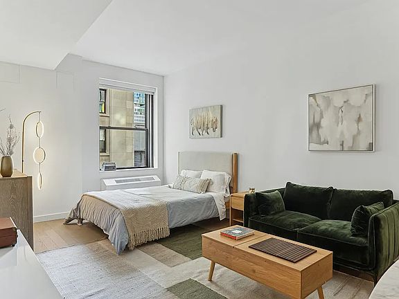 2nd image of 20 Exchange Pl APT 1012