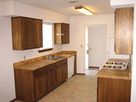 3rd image of 5567 Cypress St