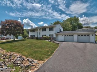 853 Scott Rd, Clarks Summit, PA 18411