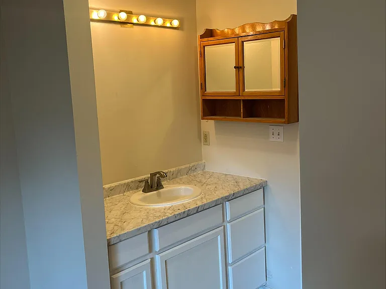 46 Upton Ct — Photo 5