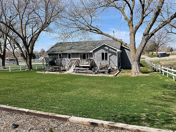 5th image of 409 Schoolview Dr