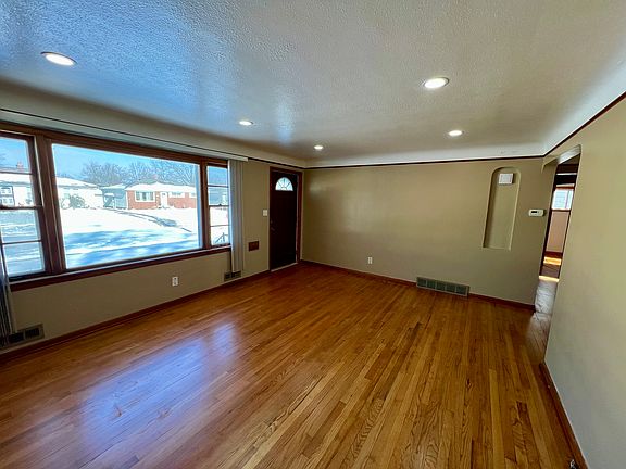 4th image of 15816 Evening Star Ave