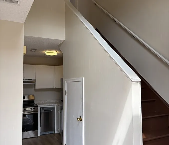 1313 Bradley Dr — Photo 3