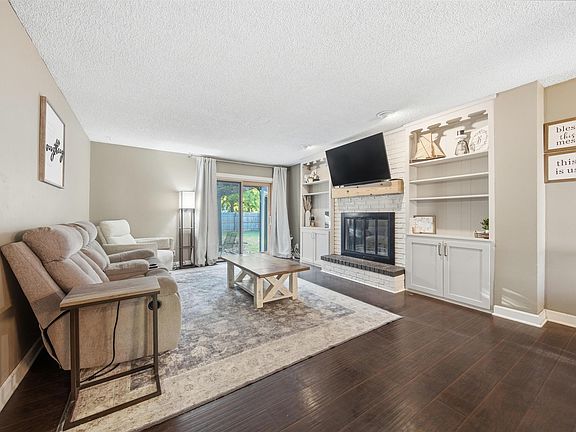 3rd image of 1805 N Terry Ln