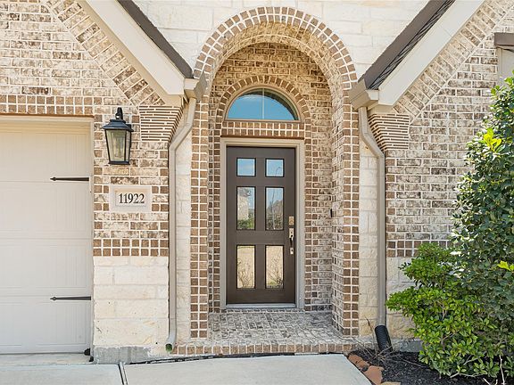 2nd image of 11922 Alwadi Ct