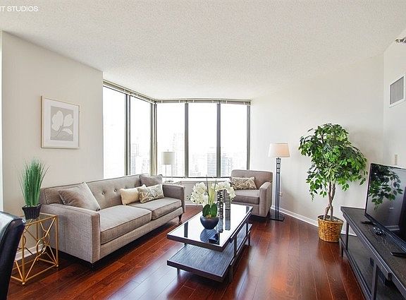 4th image of 400 N La Salle Dr APT 4301
