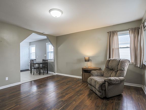 3rd image of 2928 Avenue I