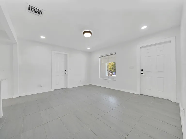 1108 NE 16th St — Photo 5