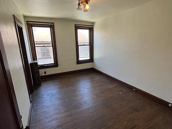 3rd image of 407 Clinton St #2E