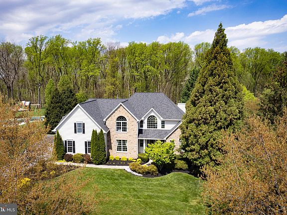 2nd image of 3112 Fox Valley Dr