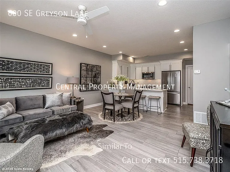 600 SE Greyson Ln — Photo 1