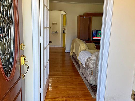 2nd image of 586 Stratford Road