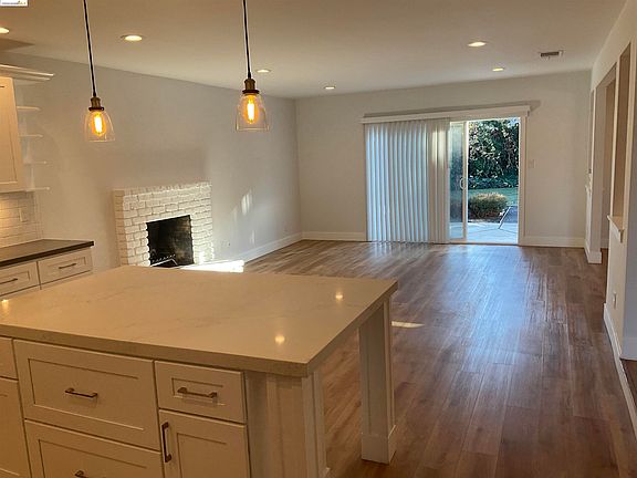 3rd image of 1035 San Carlos Dr