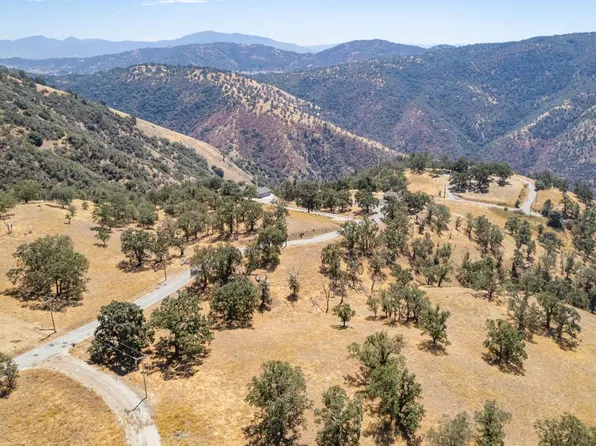 26201 Hazelwood Ct, Tehachapi, CA 93561