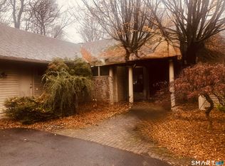 40 Ferncliff Dr, West Hartford, CT 06117