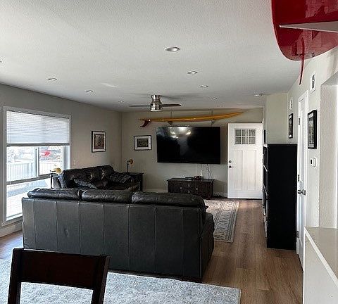 4th image of 4704 Seashore Dr