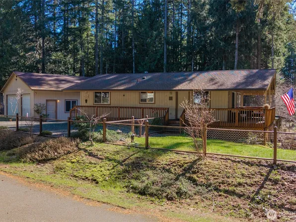 161 N Duckabush Loop, Hoodsport, WA 98548