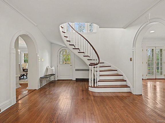 5th image of 2 Park Drive S